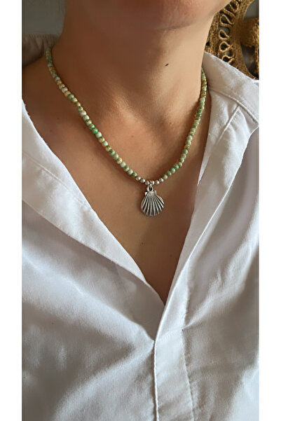 by özllem قلادة من اللؤلؤ مع طرف المحار