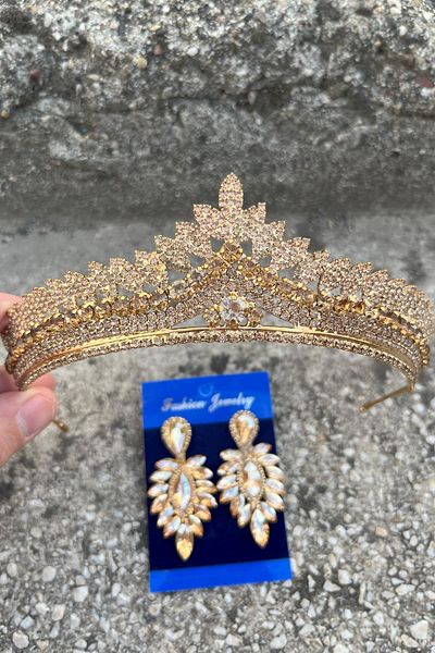Hobigram Daniela Gold Bridal Henna Crown Special Occasion Accessory Women's Crown and Thin Shuttle Earring Set