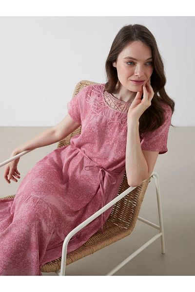 LC Waikiki Lcw Grace Pink Crew Neck Embroidered Pleated Dress