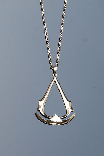 Rua Jewelry Assassin's Creed Necklace Ezio Figure Cosplay Necklace - Silver Color Classic with Chain