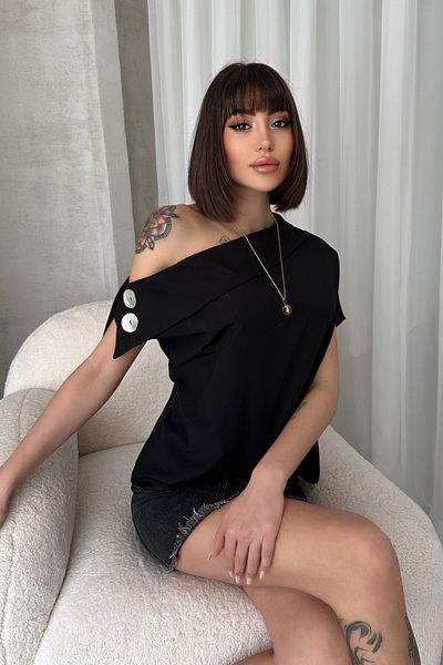 New Now Cămașă de designer fără mâneci, cu detaliu cu nasturi, cu guler încrucișat