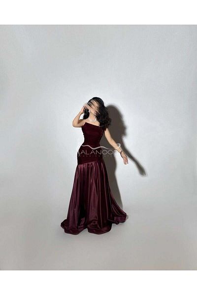 ALANOOD FASHION فستان مخمل ترند الموسم بلون عنابي بأكتاف مكشوفة بتصميم أنيق