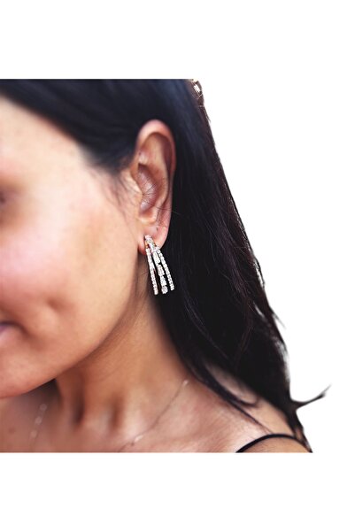 DORA-SS أقراط ذهبية اللون لموسم جديد مع تفاصيل حجرية رفيعة