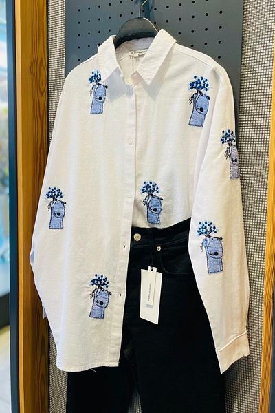 FEMELLE Cămașă oversize pentru femei, broderie albă, 75% bumbac, 25% in (cumpărați 1 mărime mică)