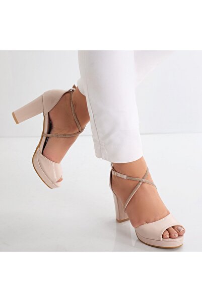 Botinelli Sandale damă bej cu toc, din piele lăcuită Veneda, mărimea 40