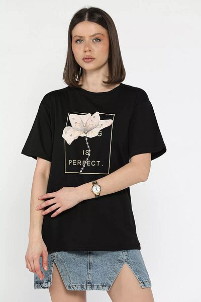 GÜLSELİ Tricou negru pentru damă, cu decolteu rotund, cu imprimeu cu detalii de piatră