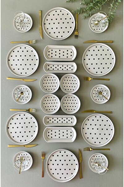 QUEEN Love Serisi Siyah Minimal Kalp Desenli 6 Kişilik 26 parça Kahvaltı Takımı (Bardak Hediyeli)