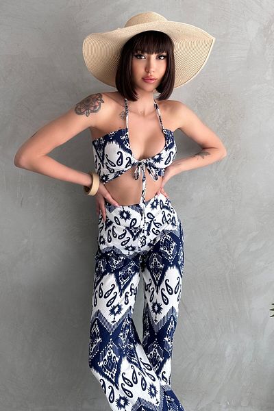 New Now بدلة YUMEKO DECOLTE CROP، سروال ملفوف عالي الخصر