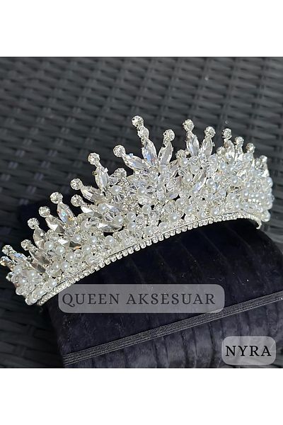 QUEEN AKSESUAR Nyra Pearl White Crystal Stone Luxury Design Engagement Bridal Tiara Metal Crown High Authentic Motif