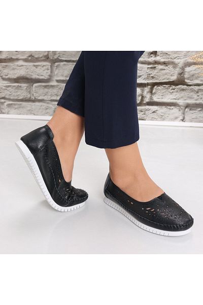 MODA STİL Women's casual shoes Black made of natural leather Iliana, 39