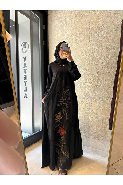 Vaveyla Si̇yah Günlük Rahat Çi̇çek Nakişli Elbi̇se