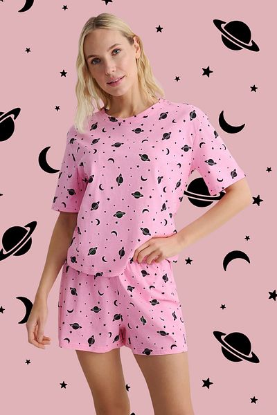 Trendyol Collection Růžová souprava pleteného pyžama Galaxy Single Jersey THMSS25PT00070