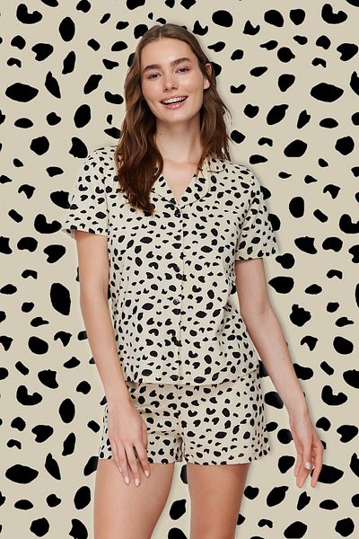 Trendyol Collection Barevné bavlněné šortky s leopardím potiskem - THMSS24PT00025