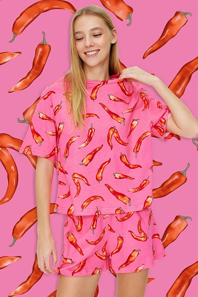 Trendyol Collection Rózsaszín 100% pamut szabadidő mintás kötött pizsama szett rövidnadrággal THMSS24PT00002