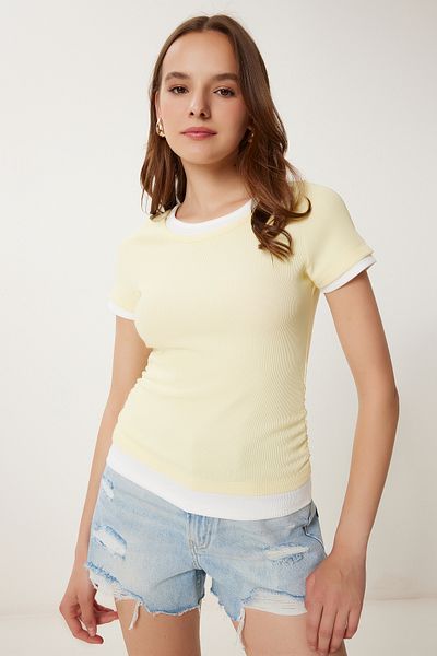Happiness İstanbul Gelbe kontrastfarbene, geraffte, gerippte Strickbluse für Damen PB00040