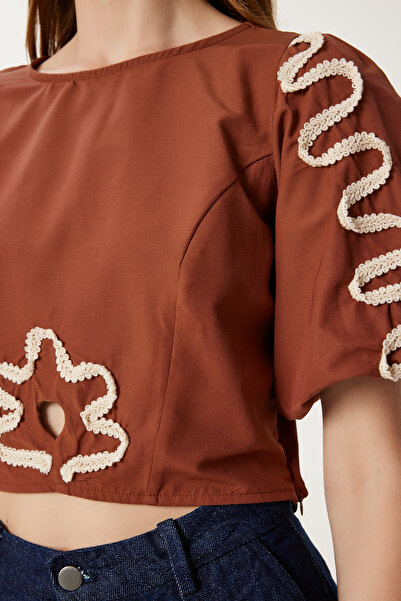 Happiness İstanbul Γυναικεία Μπλούζα Καφέ Μπαλόνι Κεντημένη Crop Poplin TP00082