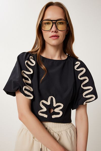 Happiness İstanbul Women's Black Balloon Sleeve Embroidered Crop Poplin Blouse Tp00082