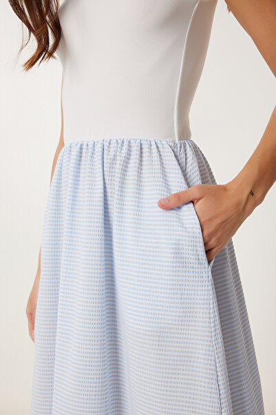 Happiness İstanbul Dámské nebesky modré bílé elastické pletené midi šaty s kostkovanou sukní CI00120