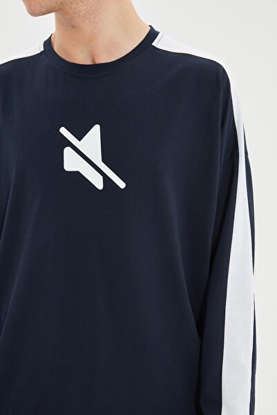 Trendyol Collection Sötétkék, normál szabású, nyomott csíkos részlet kötött pizsama szett THMAW21PT0681