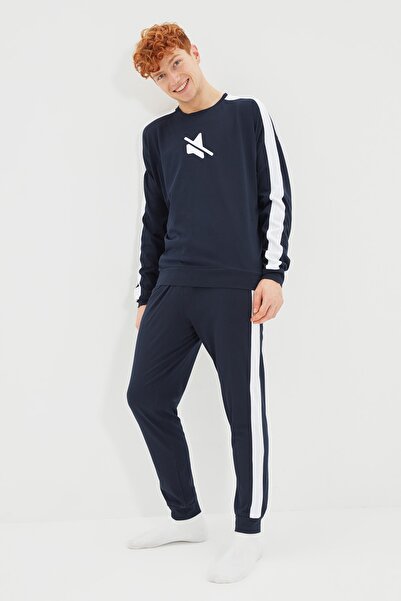 Trendyol Collection Sötétkék, normál szabású, nyomott csíkos részlet kötött pizsama szett THMAW21PT0681