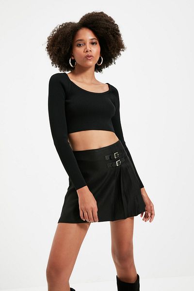 Trendyol Collection Plissierter Mini-Webrock - Schwarzes Schnallendetail, TWOAW20ET0553