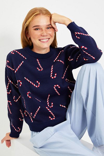 Trendyol Collection Темно-синій жакардовий светр на різдвяну тематику TWOAW22KZ1624