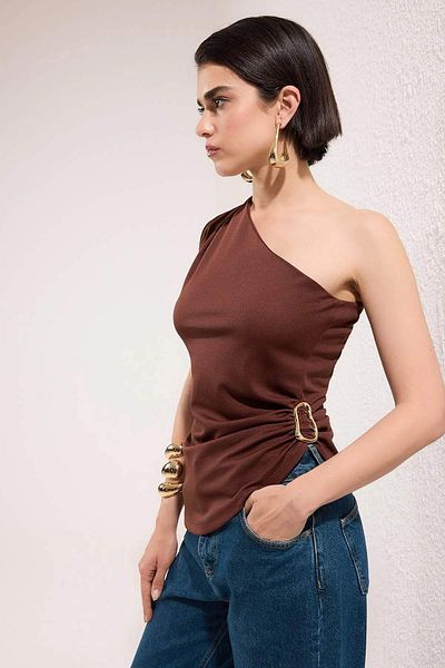 Trendyol Collection Brown Straight Boat Neck Sleeveless Knitted Scuba Crepe Party Blouse Tprss25Bz00045