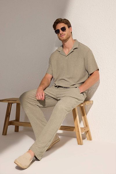 Trendyol Collection Φούτερ με ανοιχτό πόδι με υφή μέντας (TMNSS25EA00008)