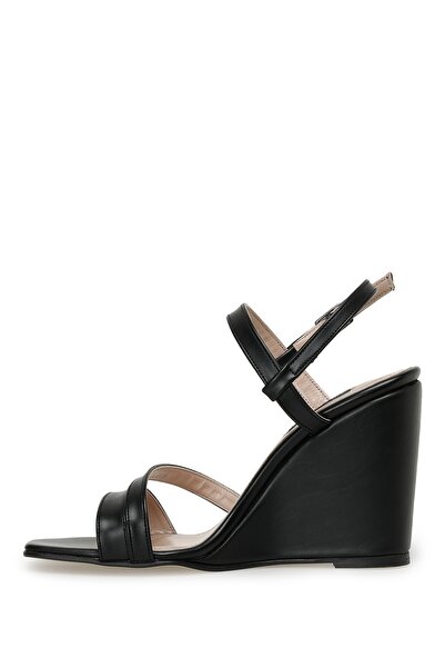 Nine West MOEX 3FX Siyah Kadın Dolgu Topuk Sandalet