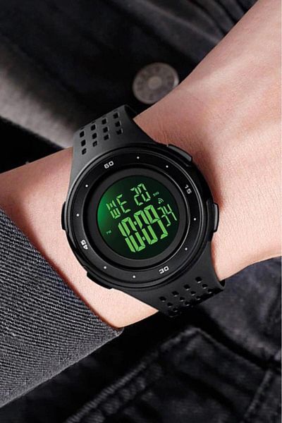 Skmei Over 12 Years Old Boy's Black Dial Wristwatch with Alarm, Stopwatch and Led Lights