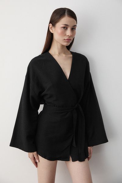 Laluvia Schwarzer Baumwoll-Kimono mit Knopfleiste und Gürtel - 005