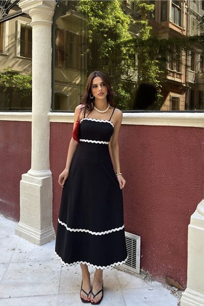 The Robi Rochie cu bretele subțiri cu detaliu dungi