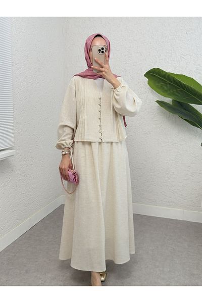 Modamorfo Costum eficient cu mâneci bej și nasturi în față