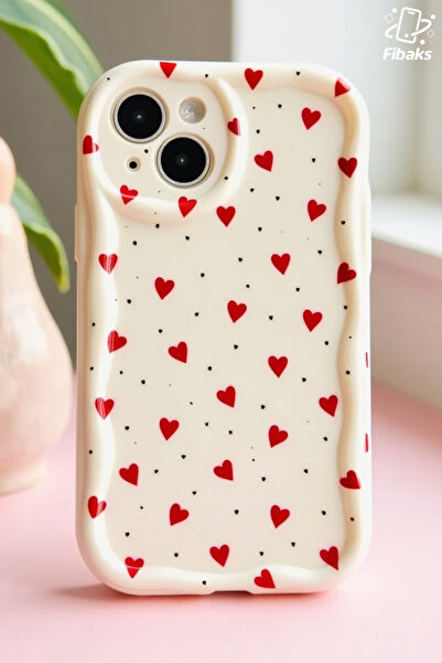 Fibaks İphone 14 Plus / 15 Plus Kılıf Kamera Korumalı Dalga Kenarlı Kırmızı Kalp Desenli Silikon