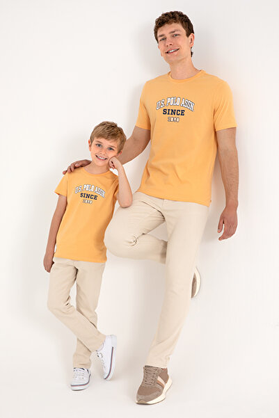 U.S. Polo Assn. تي شيرت رجالي ذو قصة عادية وياقة دائرية برتقالية 50307311-VR202