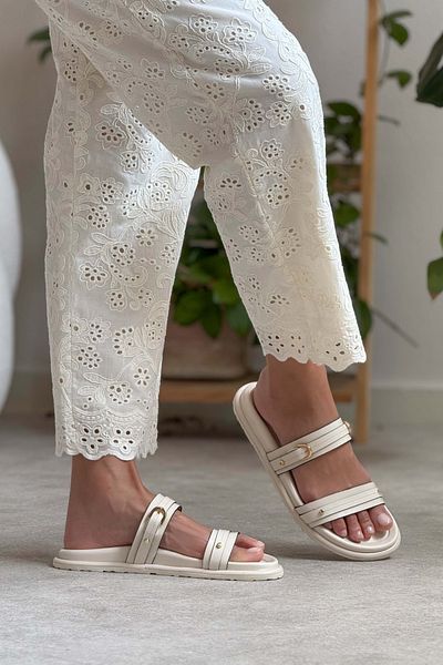 NİŞANTAŞI SHOES Papuci de damă Zizi Bej Matte Cataramă Detaliată Bandă Dublă Talpă Plată