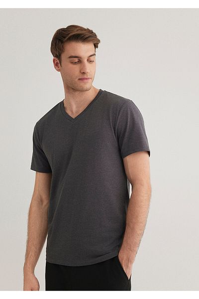 Mavi Graues Basic-T-Shirt mit Stretch-V-Ausschnitt und tailliertem Schnitt 061748 -24398