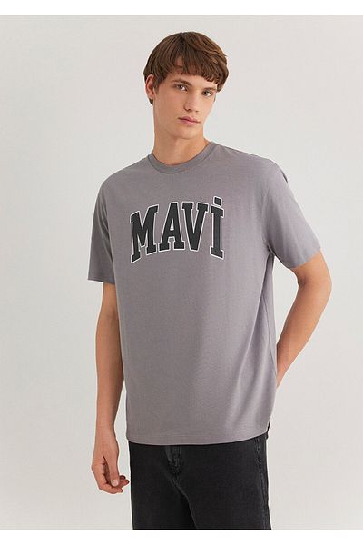 Mavi Graues T-Shirt mit Logo-Print, lockere Passform / Loose Relaxed Fit0611711-83747