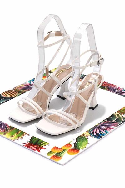 Bambi Weiße klassische Damenschuhe mit Absatz K 05726441009