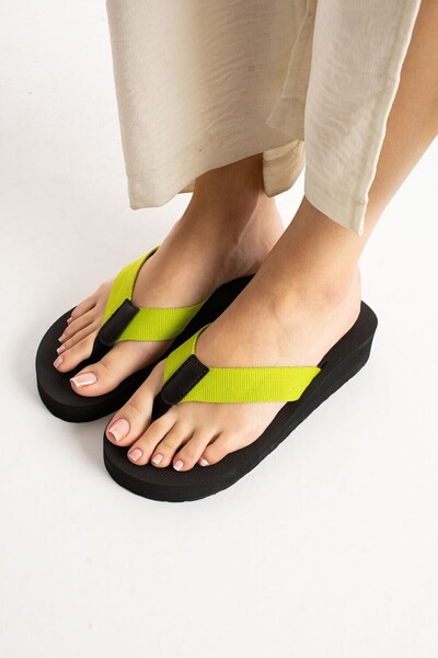 Bermody Γυναικείες παντόφλες παραλίας Kaila με πράσινη πλατφόρμα με τακούνι 4,5 εκ. υφασμάτινες σαγιονάρες που δεν πικραίνουν τα δάχτυλα, καλοκαιρινές παντόφλες για την πισίνα