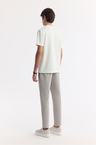 Avva Ανδρικό μπλουζάκι με στάμπα εκρού με λαιμόκοψη με δύο ελαστικότητες και κανονική εφαρμογή A51Y1029