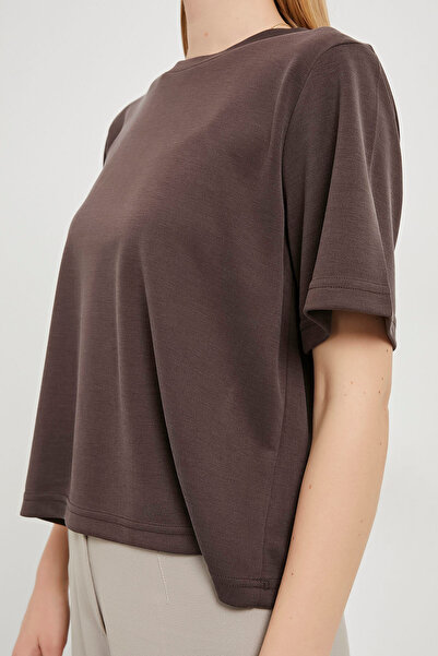 Arma Life Γυναικείο κοντομάνικο μπλουζάκι με λαιμόκοψη Modal σε καφέ χρώμα