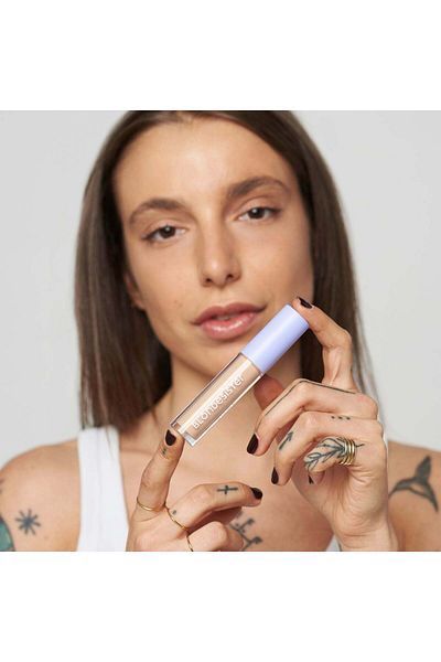 Blondesister Corector visător 04 SAND IT'S A TRICK! Corector cu acid hialuronic, Blondesister, 4.5 ml