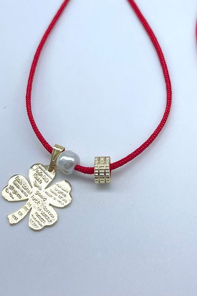 Concept HuBuTU Elegant Red String Necklace with Minimal Gold Clover Figure