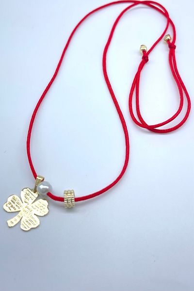 Concept HuBuTU Elegant Red String Necklace with Minimal Gold Clover Figure