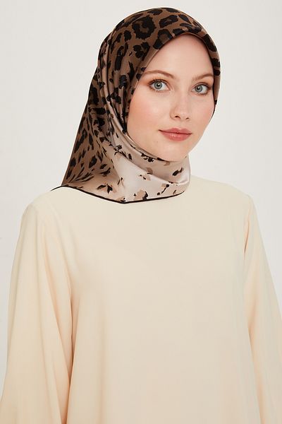 Armine Σειρά Nostalgia Silk Twill Φουλάρι 9249D-03 Λεοπάρ Μοτίβο Βιζόν-Μαύρο-Μπεζ
