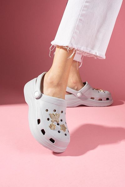 FUGA MODA Suzy Gray Butterfly Star Flower Stone Accessory Polyurethane Perforated Closed Front Wet Floor Men's Sweatshirt