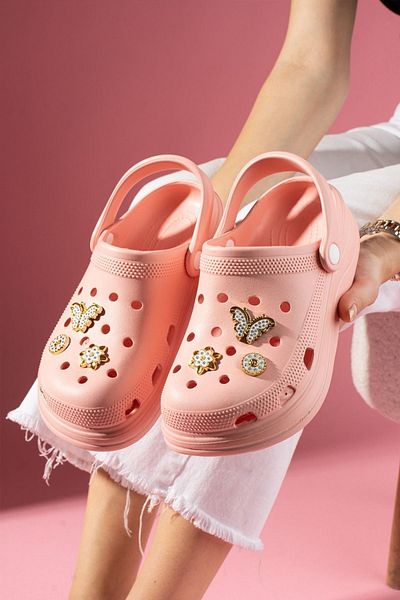 FUGA MODA Suzy Powder Butterfly Star Flower Stone Accessory Polyurethane Perforated Closed Front Wet Floor Men's Te
