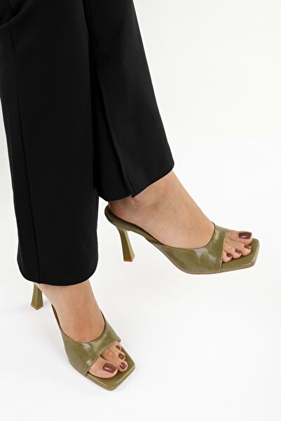 Shoeberry Γυναικείες παντόφλες με τακούνι Noir Oil Green Skin