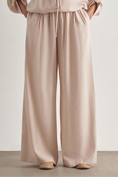 Mizalle Modal Karışımlı Rahat Kesim Beli Lastikli Bej Rengi Pantolon